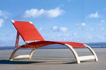 Basque in the sun in this comfortable outdoor chaise lounge!